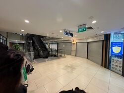 Lucky Plaza (D9), Retail #579994281